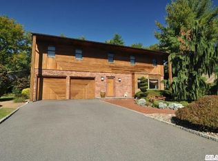 9 Roseanne Dr, Woodbury, NY 11797