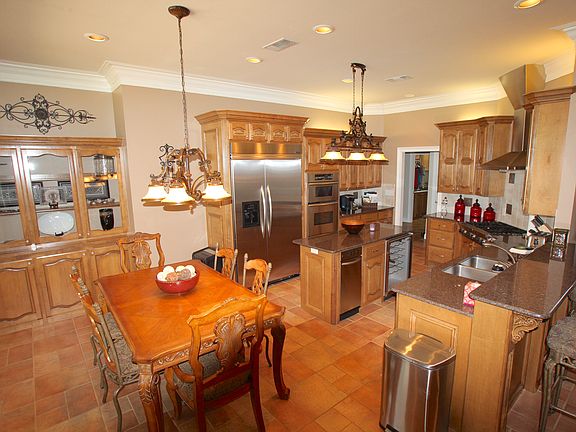 5th image of 5909 Winchester Dr