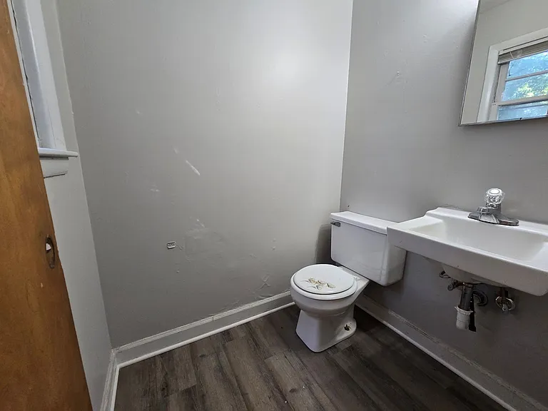 745 Rustland Dr — Photo 4