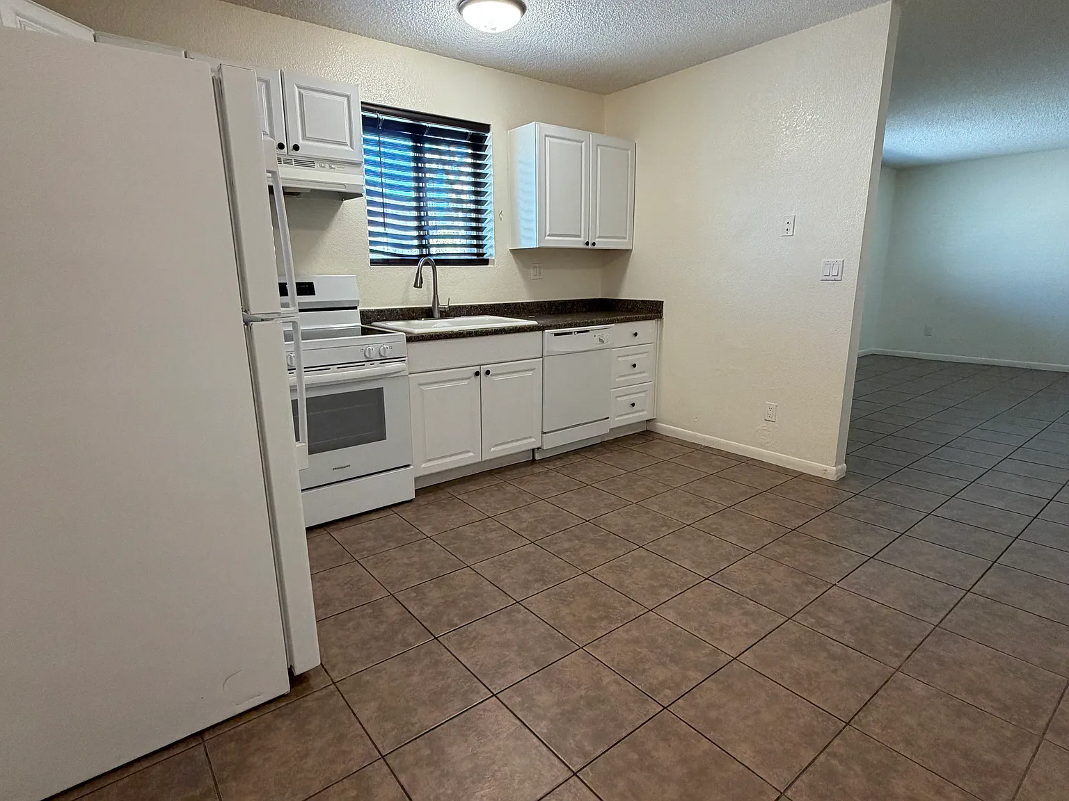 2 bed, 850 sqft, $1,050 — Photo 4