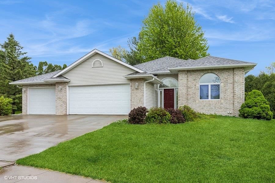 1st image of 30 Pembroke Ln