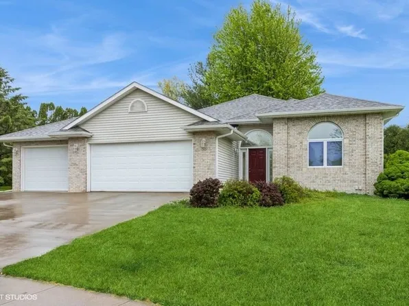 30 Pembroke Ln, Iowa City, IA 52240