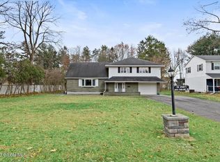 1029 Fairlane Rd, Schenectady, NY 12306