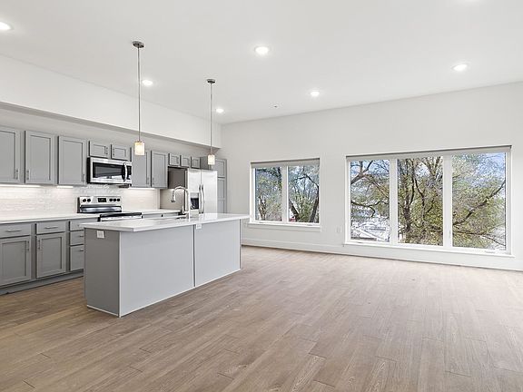 2nd image of 301 SE G St #4393337