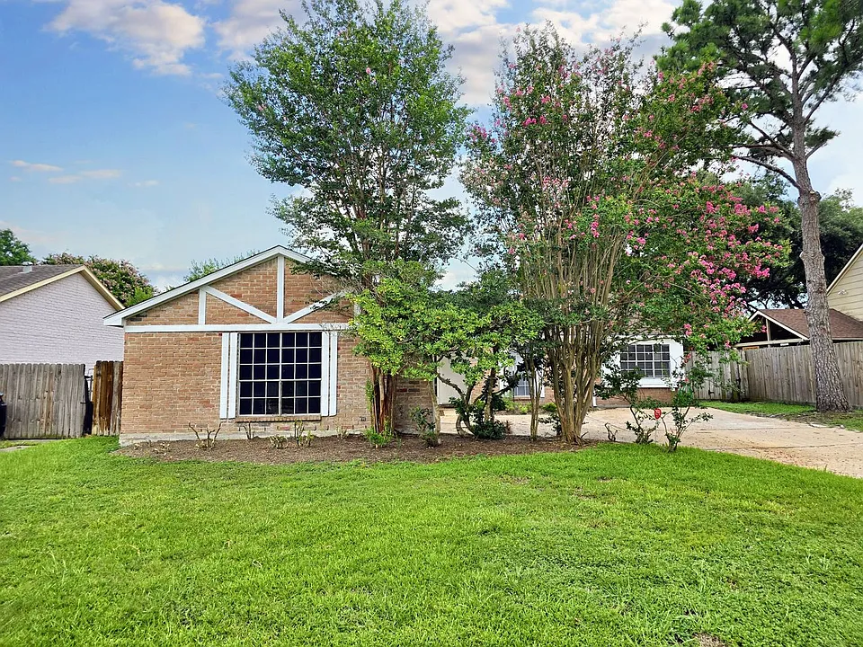 22619 Deville Dr