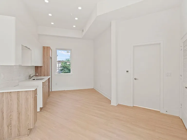 Nova Commons - 3952 Lancaster Avenue — Photo 23