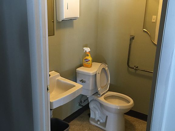 3rd image of 1020 W Busch Blvd