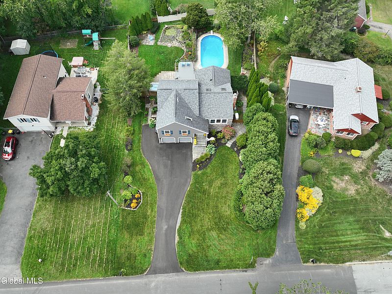 5th image of 945 Mohegan Road