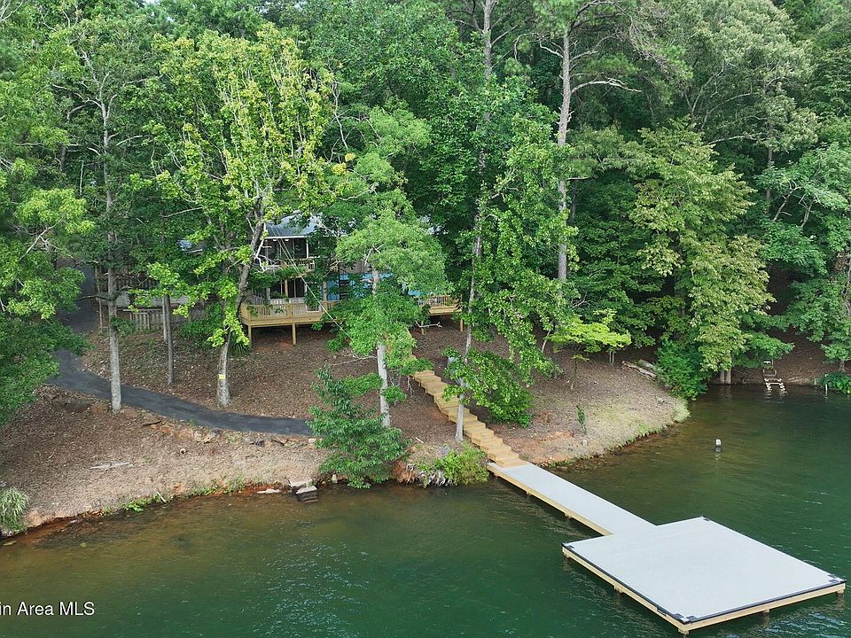 1st image of 801 Windy Point Dr