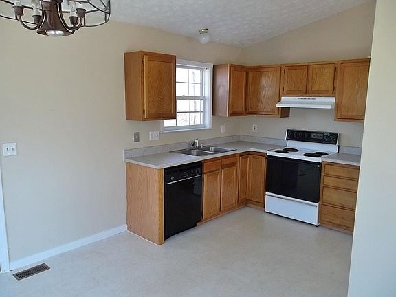 3rd image of 132 Mollie Ct