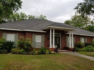 3712 Bergerac Ln, Ocean Springs, MS 39564