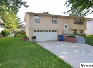 9109 Park View Blvd, La Vista, NE 68128
