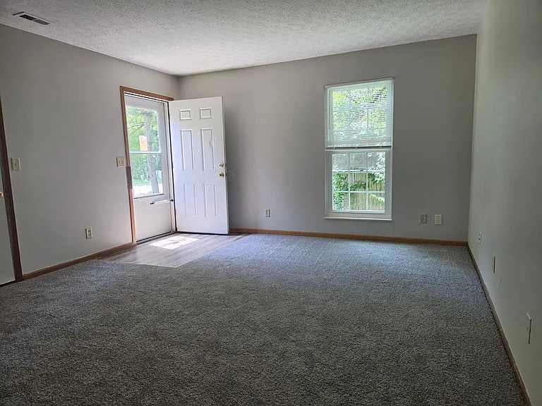 2208 Big Tree Dr — Photo 2