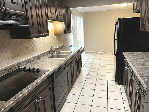 5th image of 1041 W Iowa St