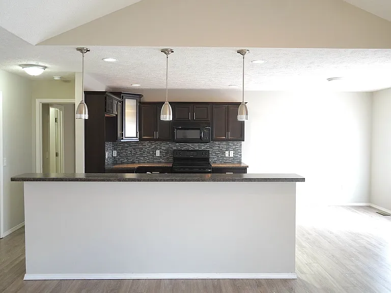 2504 W Cover Dr — Photo 8