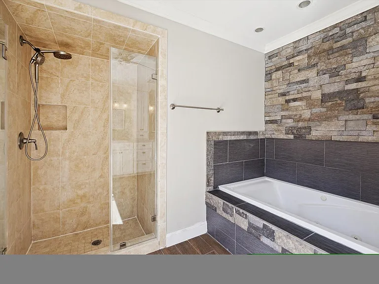 1311 Ambergate Dr — Photo 24