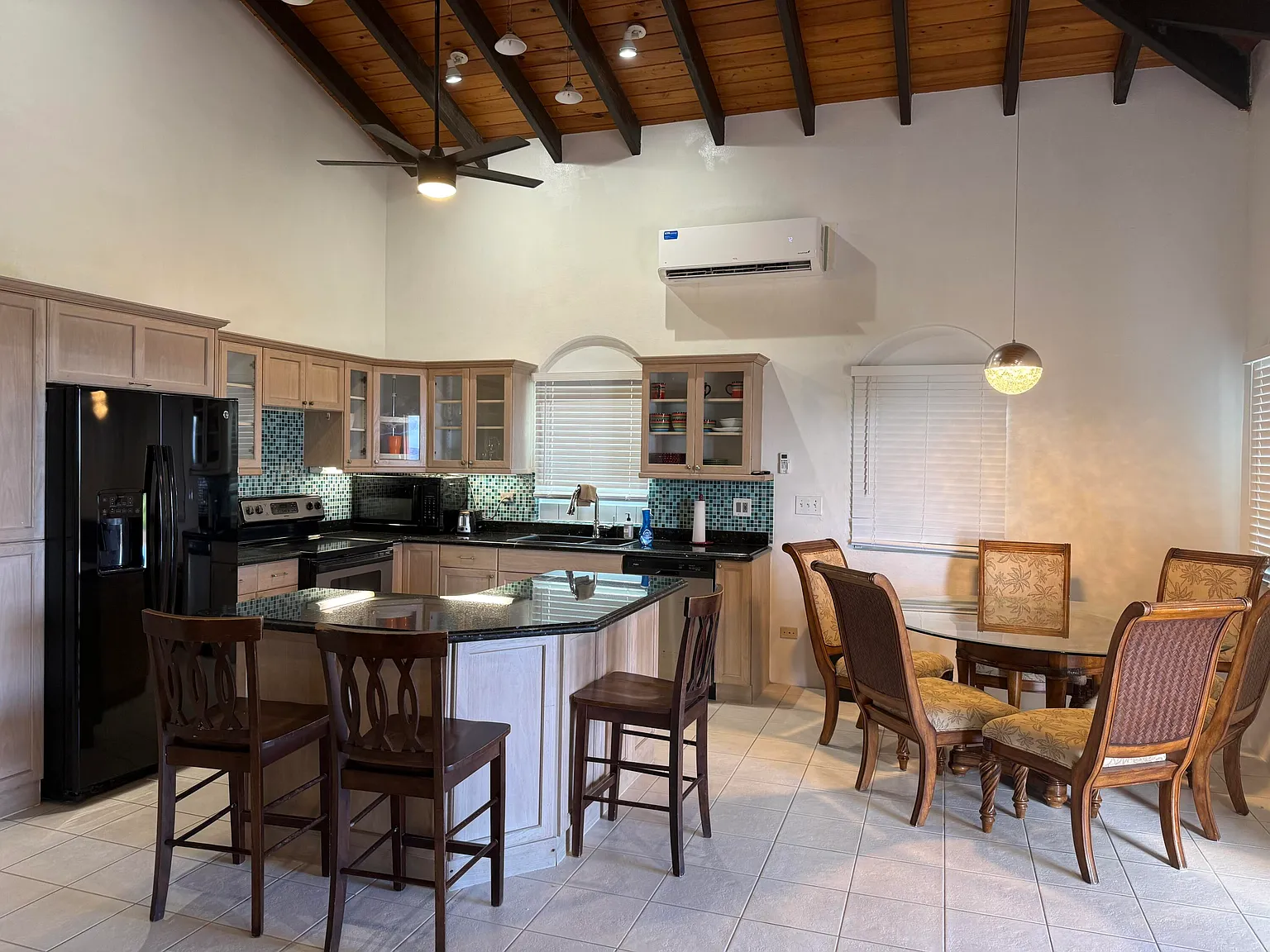 3 bed, 1500 sqft, $4,500 — Photo 3