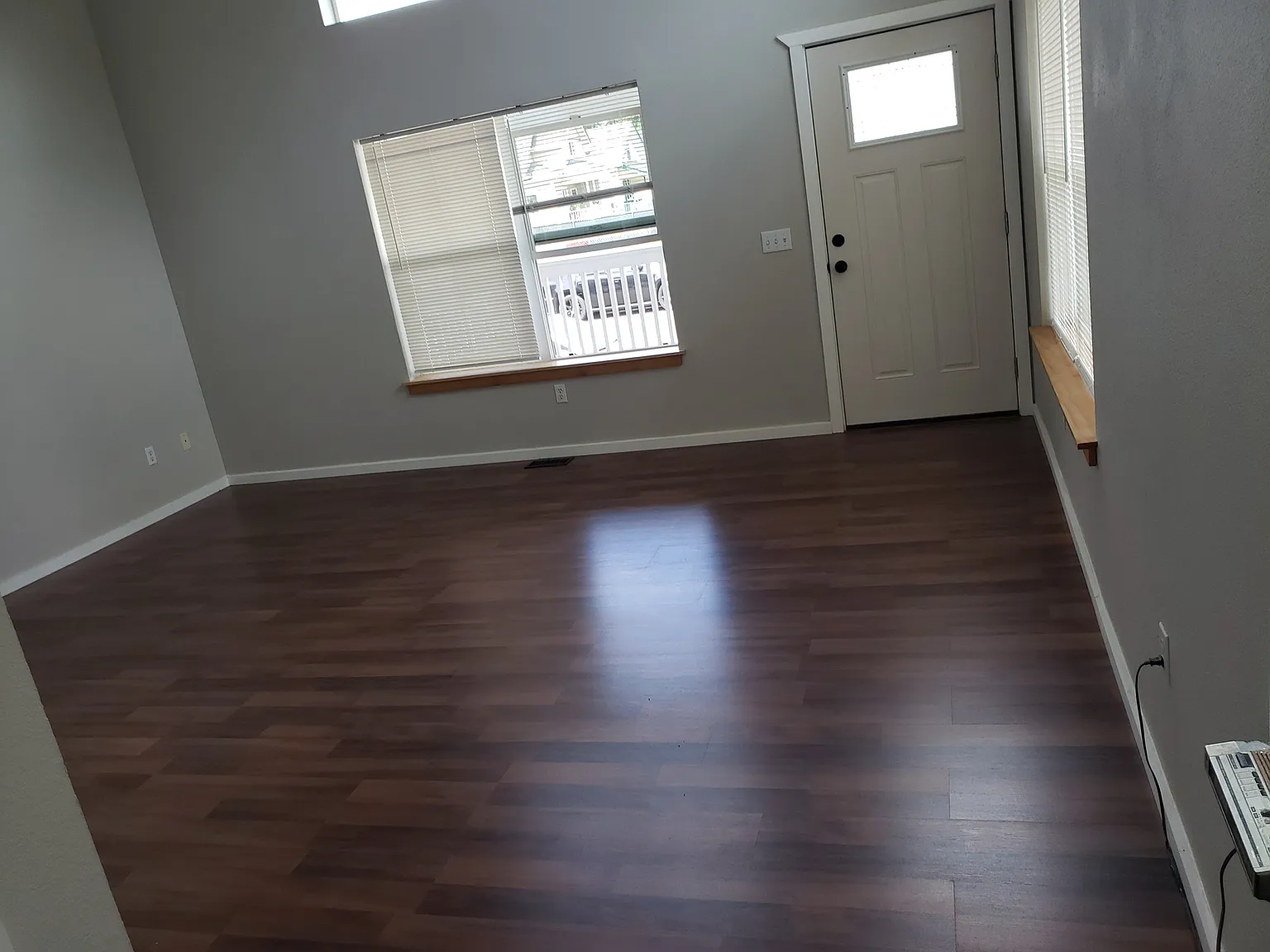 3 bed, 1.5 bath, 1226 sqft, $2,460 — Photo 2
