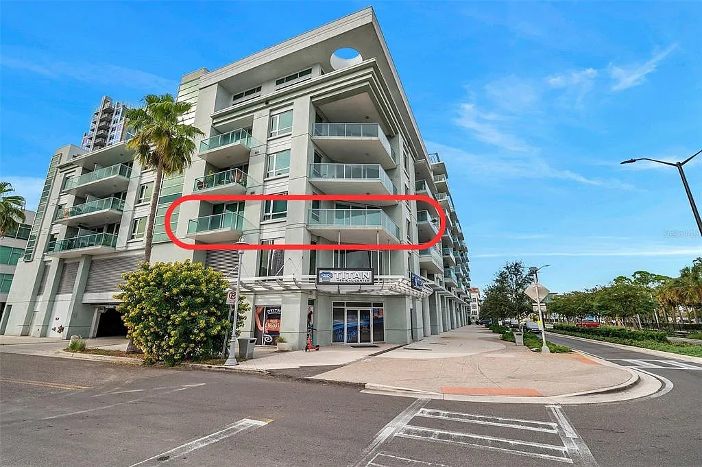 912 Channelside Dr — Photo 1