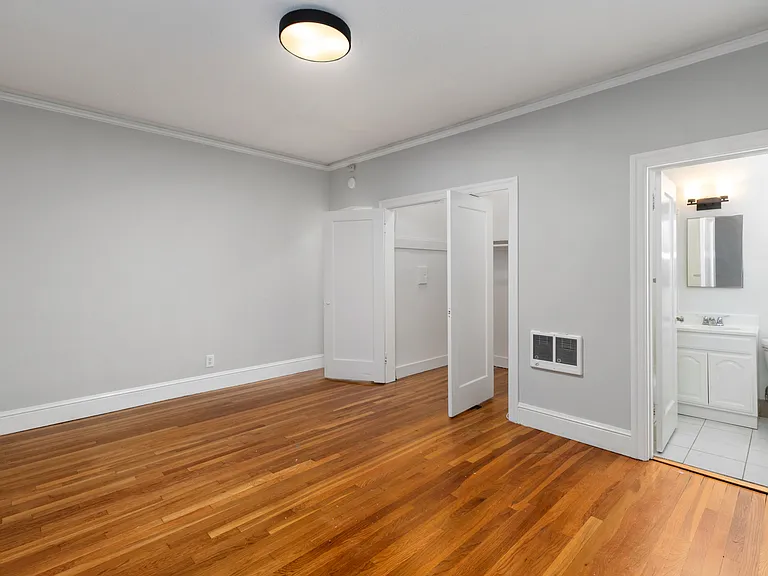 2040 Jefferson St #205 — Photo 2