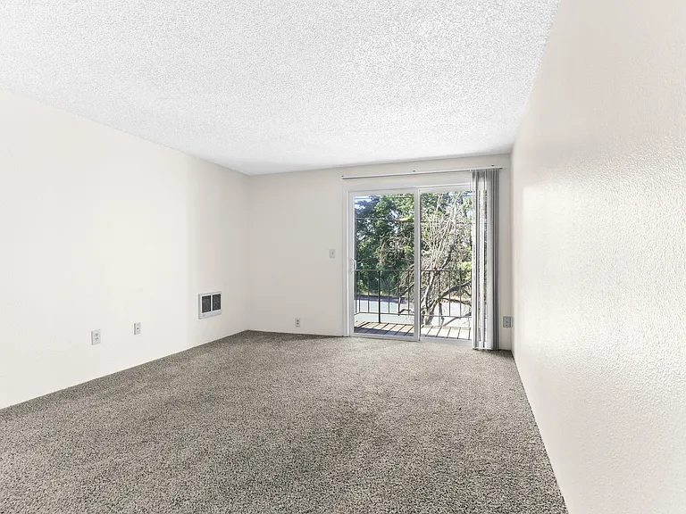 Charbern Apartments — Photo 17