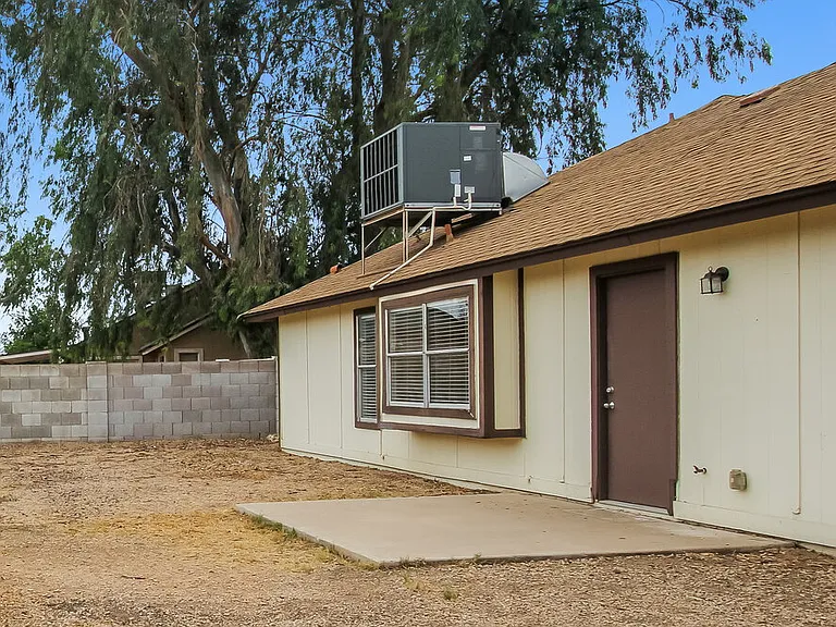6529 N 74th Dr — Photo 15