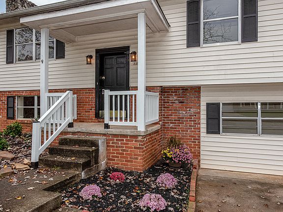 3rd image of 2319 Shawn Dr