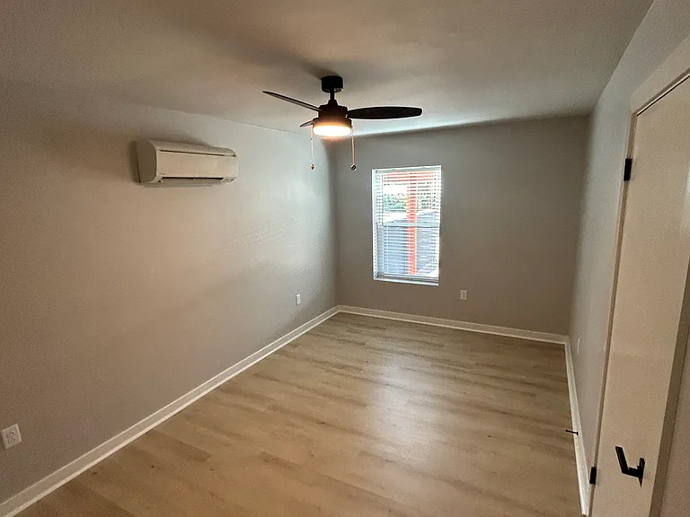 1311 W 2nd St #C — Photo 15