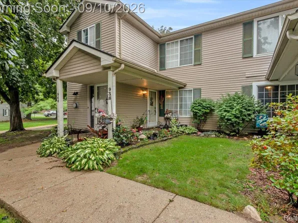 938 Saybrook Dr #10, Waterford, MI 48327