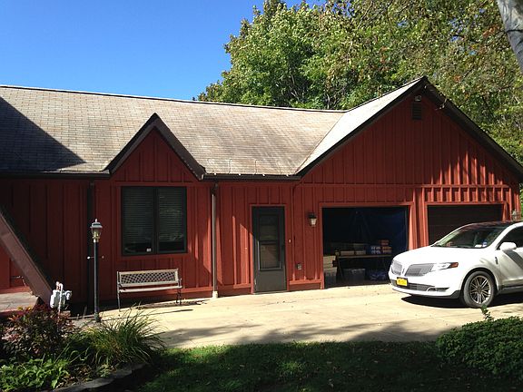 Attached 2 car garage