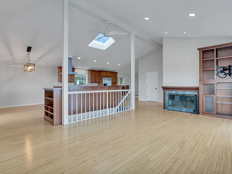 1058 California Ln SW — Photo 16