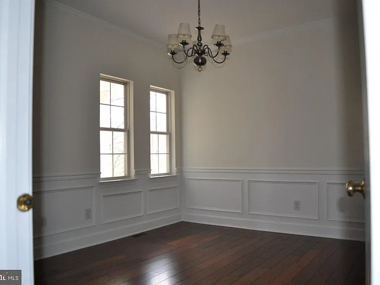 102 Waterview Dr — Photo 3