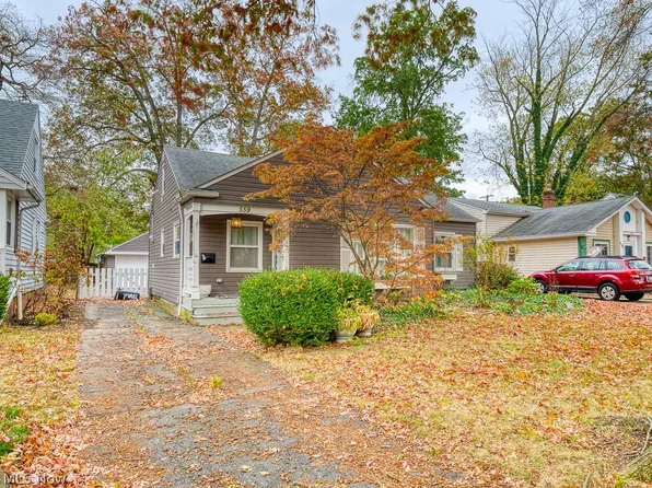 559 Kenilworth Rd, Bay Village, OH 44140