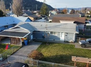 907/909 Greenwood Ave, Reedsport, OR 97467