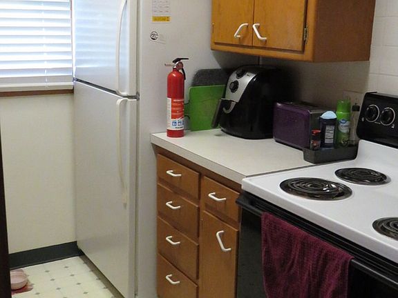 3rd image of 924 S 20th St #3