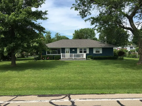 2202 E 37th St, Sterling, IL 61081