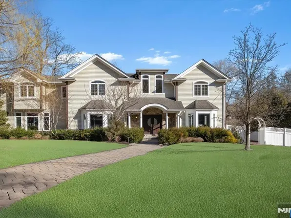 200 Anthony Pl, Wyckoff, NJ 07481