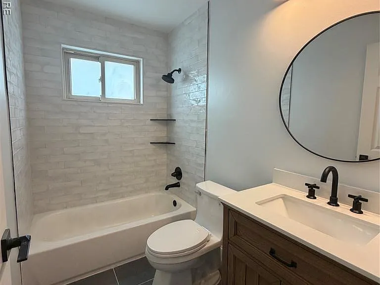 2655 E Maple Rd — Photo 11