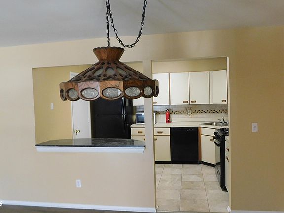 4th image of 704 Zlotkin Cir APT 5