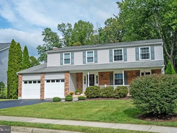 10662 John Ayres Dr, Fairfax, VA 22032