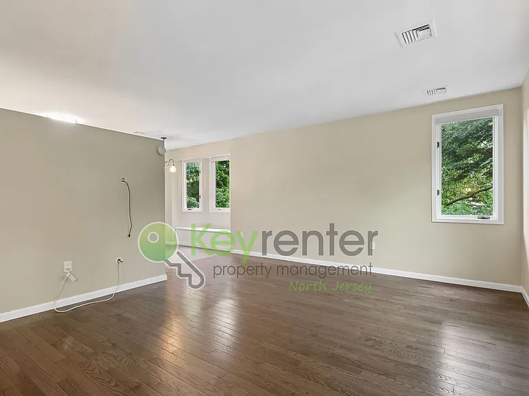 202 Saint Michaels Walk — Photo 4