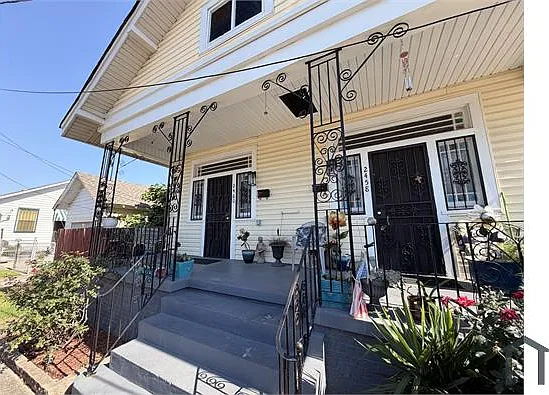 2460 N Rocheblave St — Photo 8