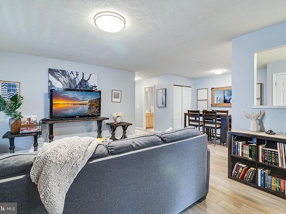 5th image of 45512 Westmeath Way Unit B12