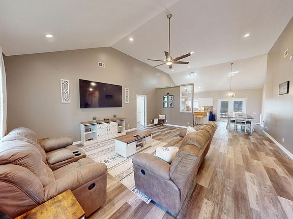 5th image of 1301 Pelican Ln SE