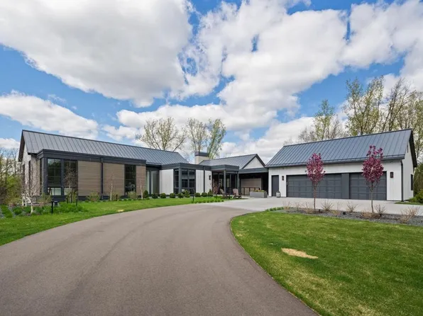 11 Salem Ln, Sunfish Lake, MN 55118