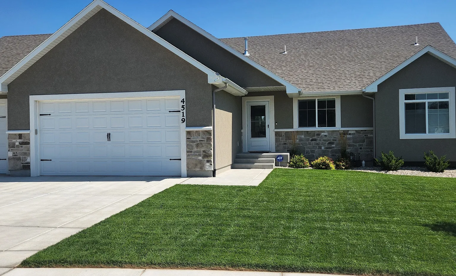 6 bed, 3200 sqft, $3,150 — Photo 3