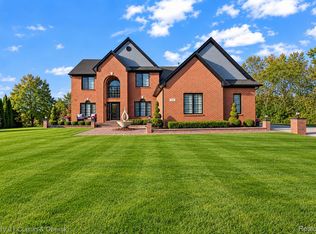 653 Holbrooke Dr, Canton, MI 48187