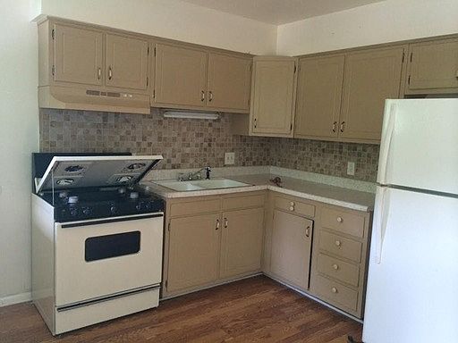 3rd image of 3275 Charlesgate Ave SW APT A