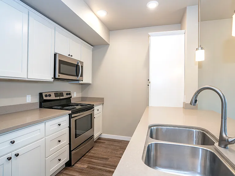 627 N Fife St — Photo 6