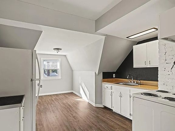 4th image of 2905 N Centre St #3